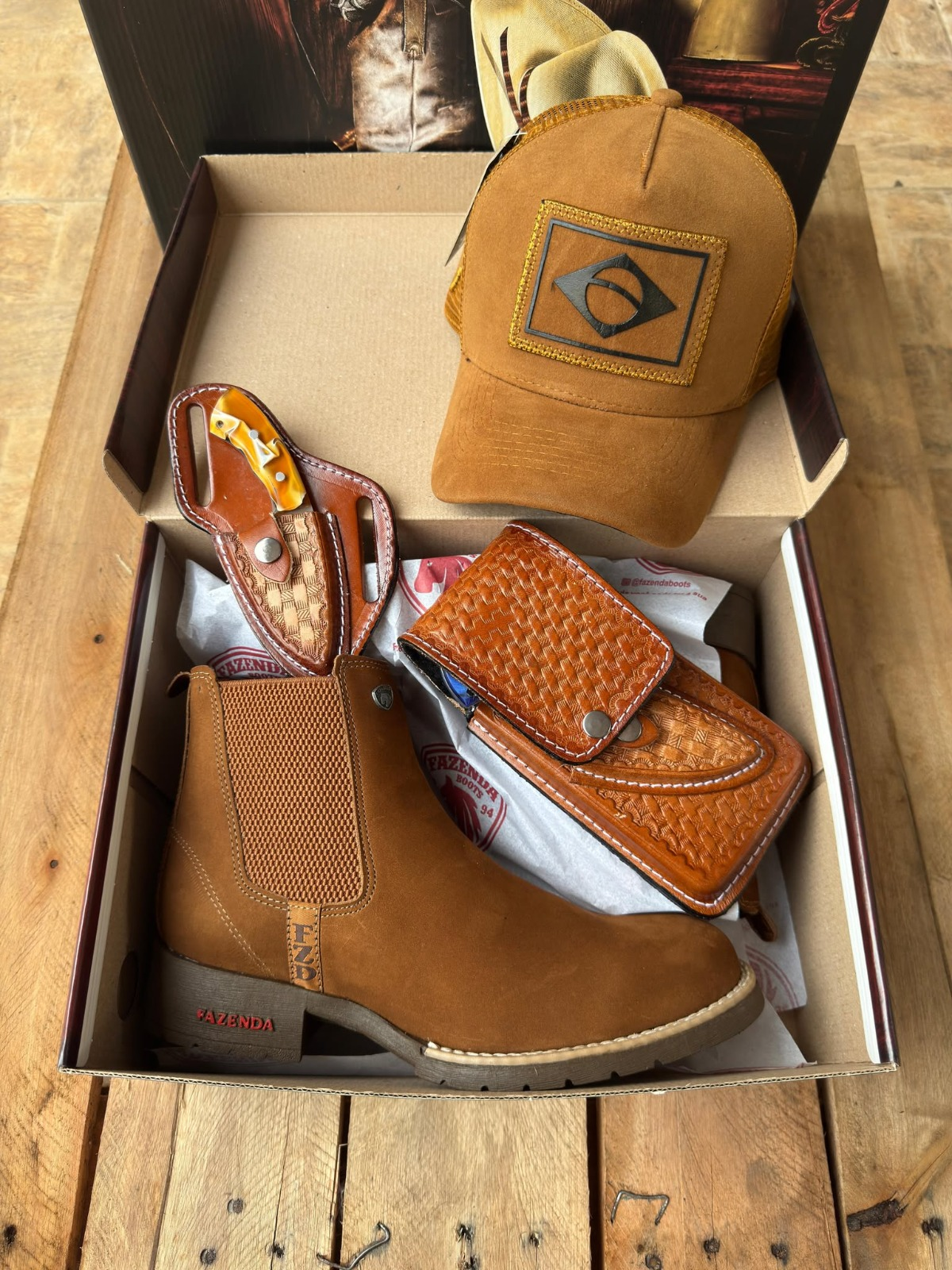 Kit Cowboy Moderno: Chapéu e Acessórios